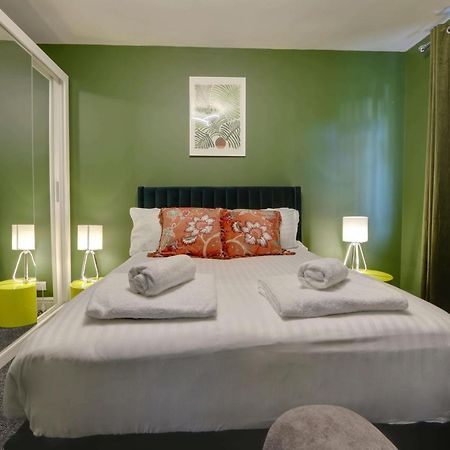 #Upmarket, Exceptional 4 Bed House, With Free Parking, Close To Amenities And Supermarkets Sheffield Esterno foto
