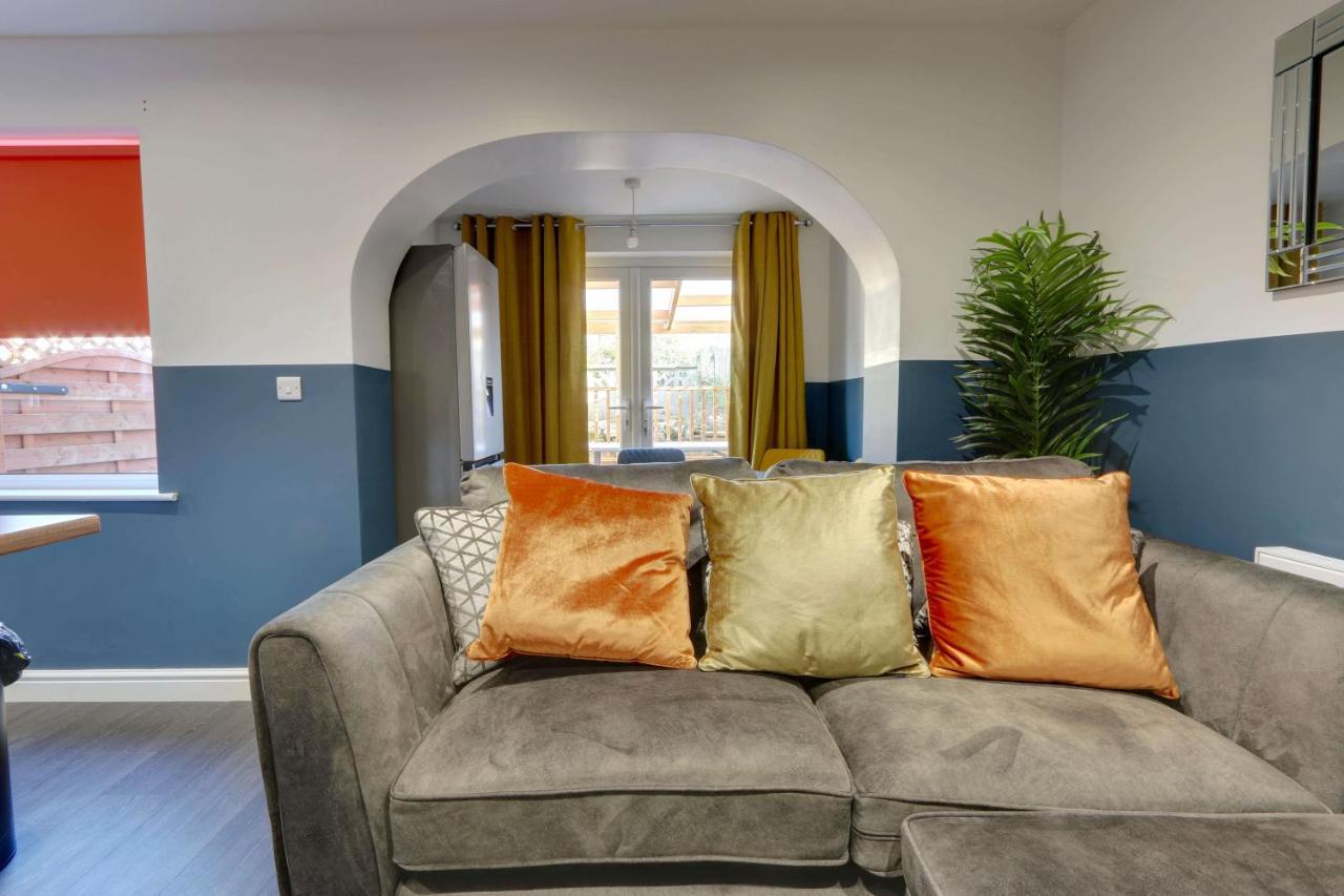 #Upmarket, Exceptional 4 Bed House, With Free Parking, Close To Amenities And Supermarkets Sheffield Esterno foto