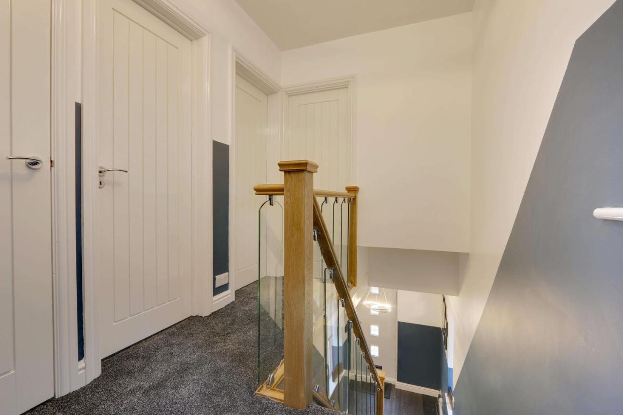 #Upmarket, Exceptional 4 Bed House, With Free Parking, Close To Amenities And Supermarkets Sheffield Esterno foto